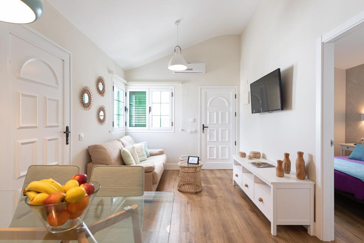 Homeforguest Modern And New Beachfront Apartment La Oliva Bagian luar foto