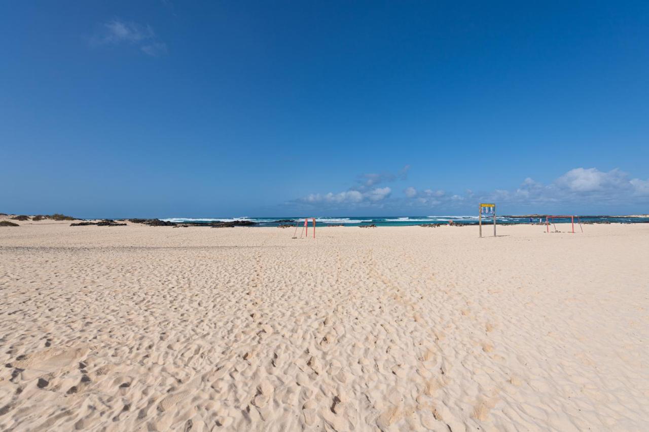 Homeforguest Modern And New Beachfront Apartment La Oliva Bagian luar foto