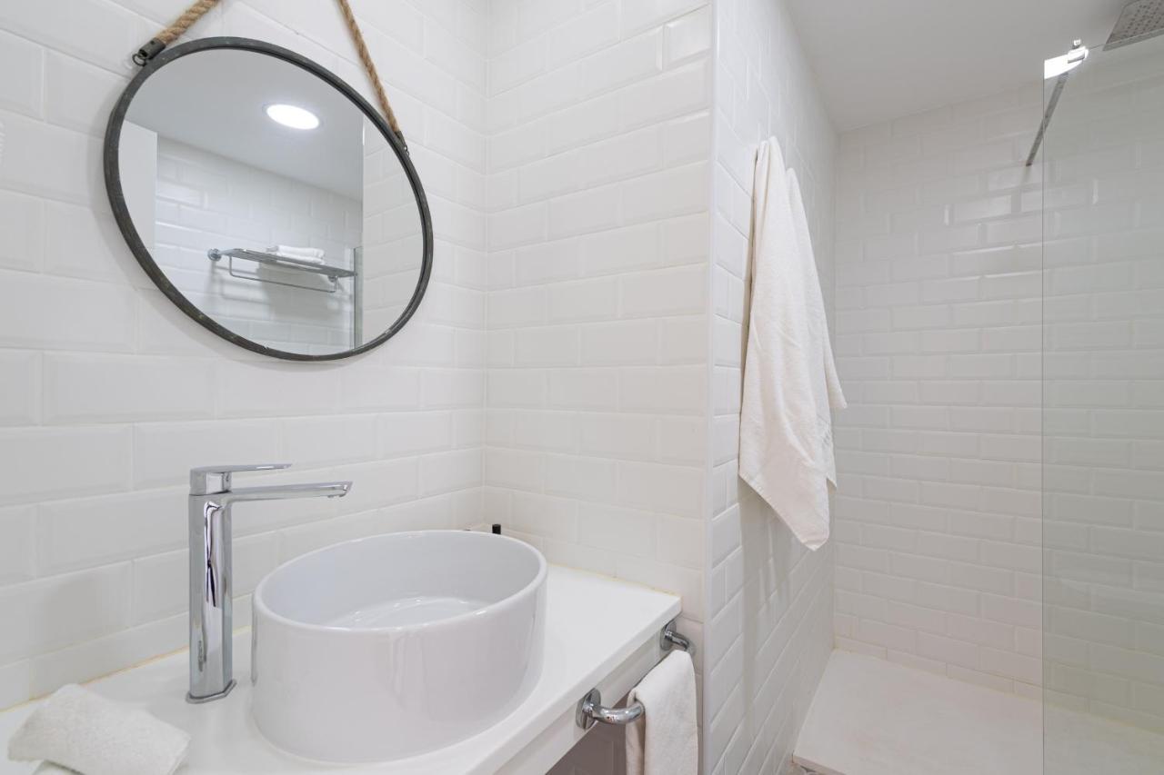 Homeforguest Modern And New Beachfront Apartment La Oliva Bagian luar foto