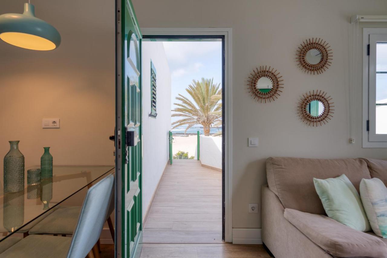 Homeforguest Modern And New Beachfront Apartment La Oliva Bagian luar foto